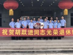 李玲俐参加交警大队胡跃进、曹元英同志退休欢送仪式