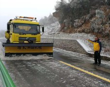 道路冰冻受阻 多方联动聚力 天台：“以雪为令”打好硬仗